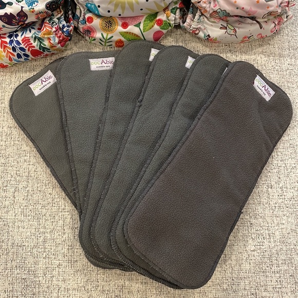 6 ecoAble Cloth Diapers with 6 charcoal inserts - Picture 3 of 3